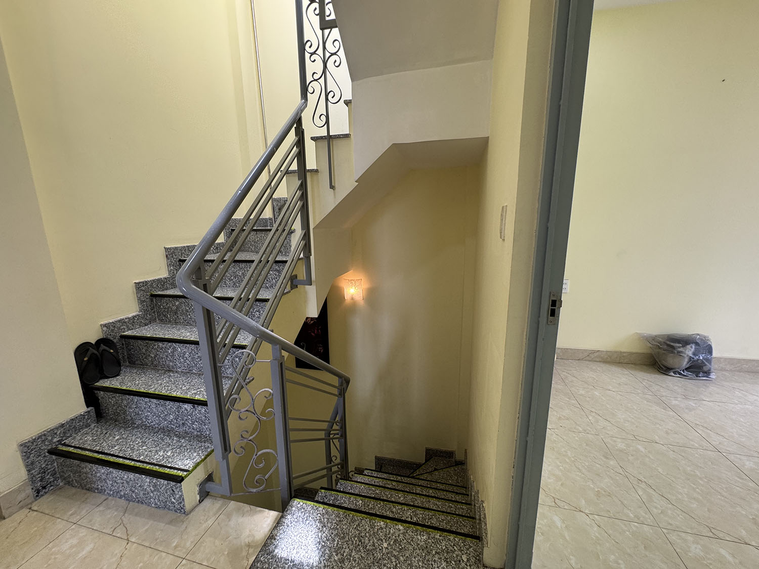 Nhà phố 3 lầu, góc 2 mặt tiền hêm 6m khu cao cấp Hồ Biểu Chánh, hẻm thông ra HVBánh, LVSỹ, Q.PNhuận